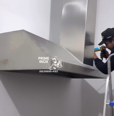 Instalação de coifa em aço inox pela Prime Inox
